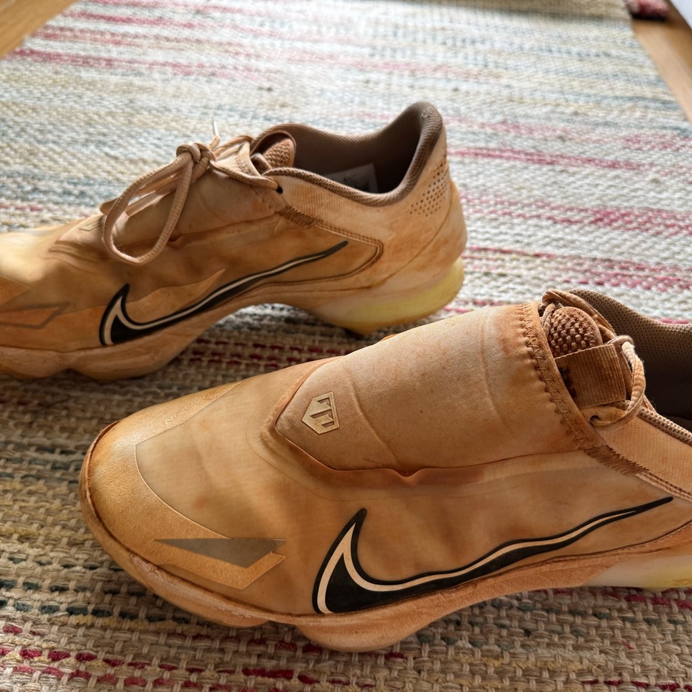 White-ish Nike Metal Baseball Cleats. Mens 13. Worn one season.